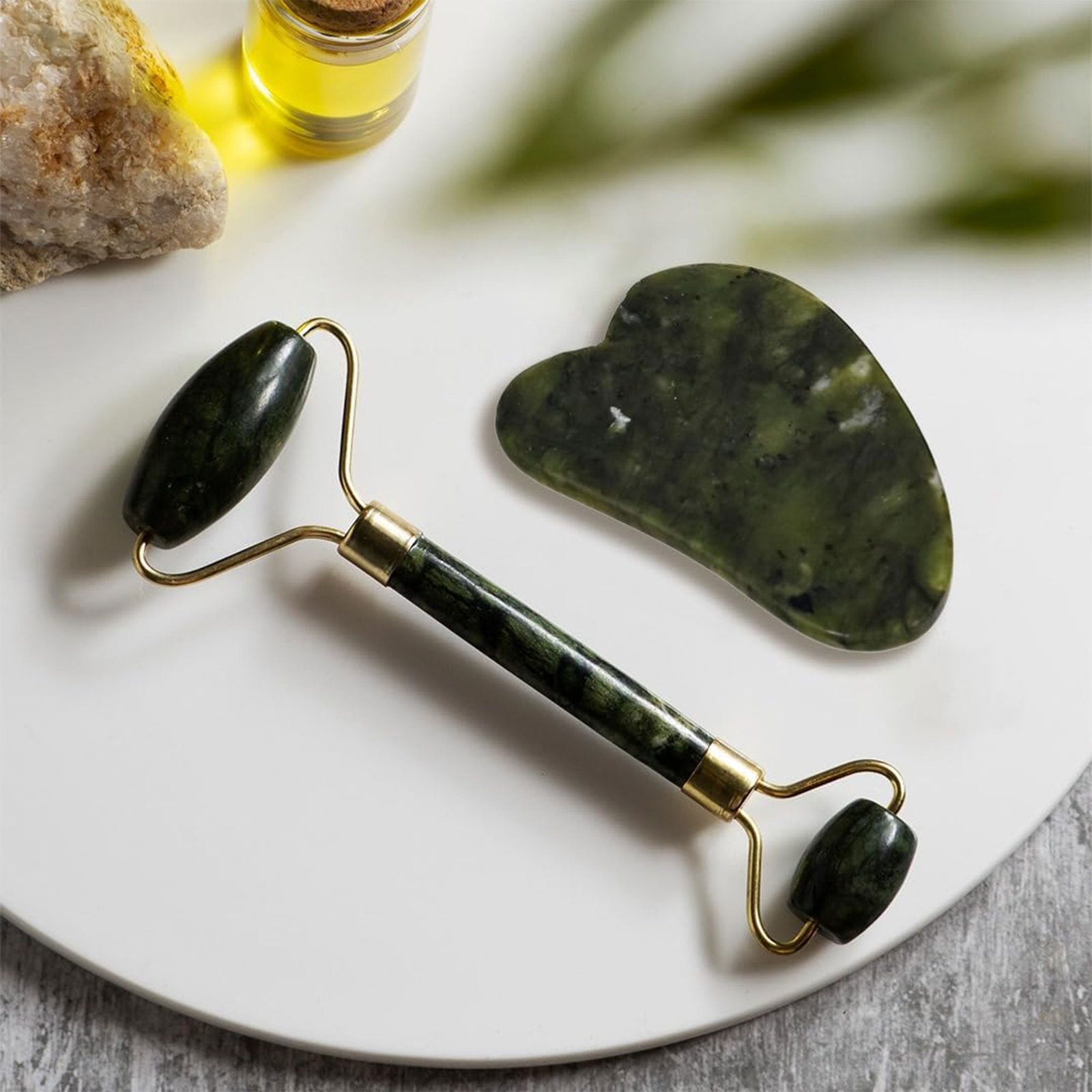 • gua sha لعلاج الانتفاخ وشد الوجه - الصورة 2